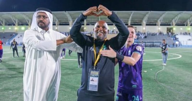 بعد السخرية بسبب فضيحة الفيديو الإباحي.. مدرب الأهلي يوجه رسالة "مفاجئة" بالعربية