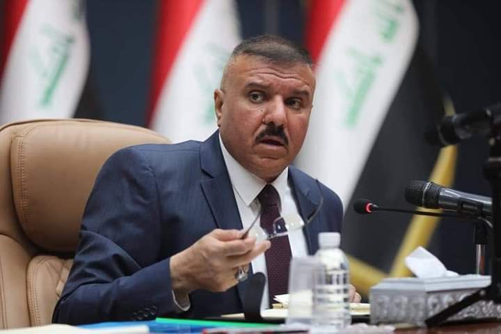 وزير الداخلية يأمر بتشكيل مجلس تحقيقي بحق ضابط شرطة قدم استقالته بمقطع فيديو!