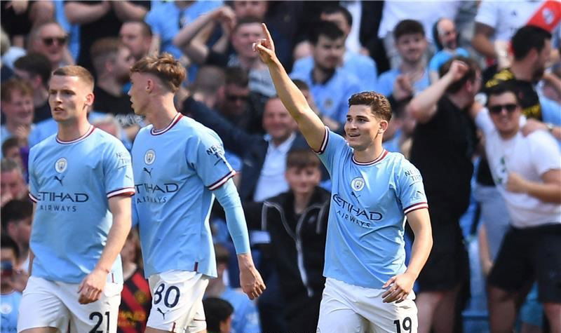 مانشستر سيتي يحتفل باللقب بالفوز على تشيلسي