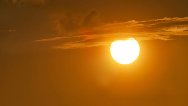 بقعة شمسية بحجم أربعة أضعاف حجم الأرض يمكن رؤيتها بالعين المجردة من الأرض