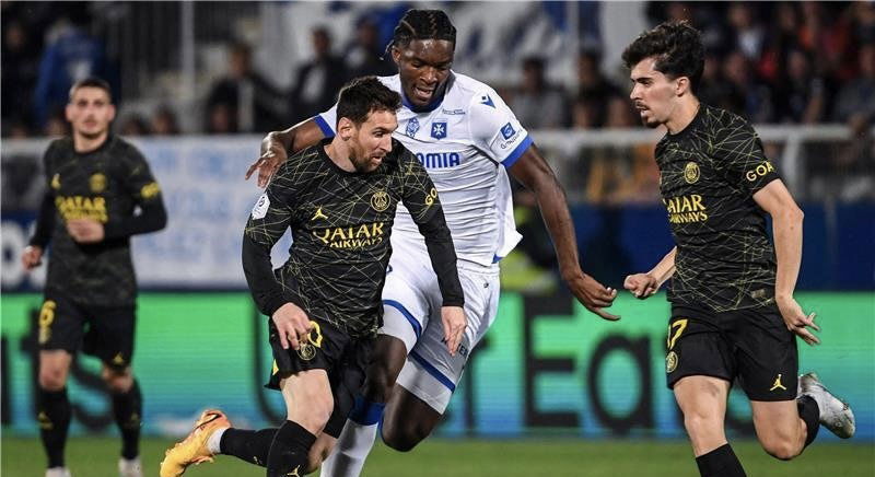 باريس يكثف مفاوضاته مع نجم الريال لتعويض ميسي