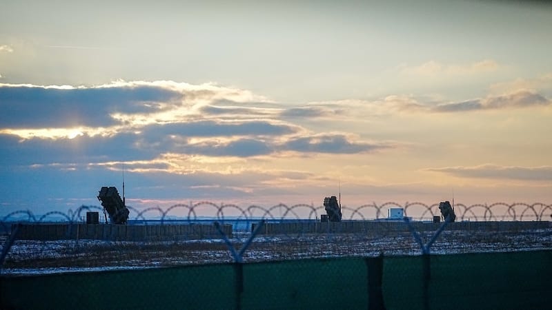 القوات الروسية تستهدف "باتريوت" في محيط مطار جولياني بكييف