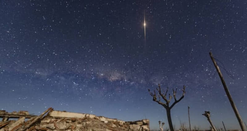 علماء يحذرون من خطر يهدد بـ"محو" النجوم من سماء الليل وعواقب صحية مقلقة في غضون 20 عاما