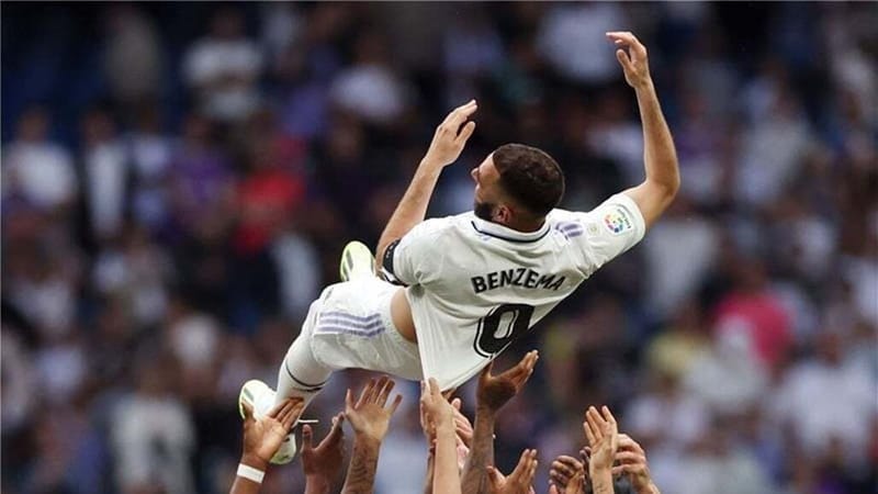 بعد رحيله.. طلب أخير من بنزيما لريال مدريد