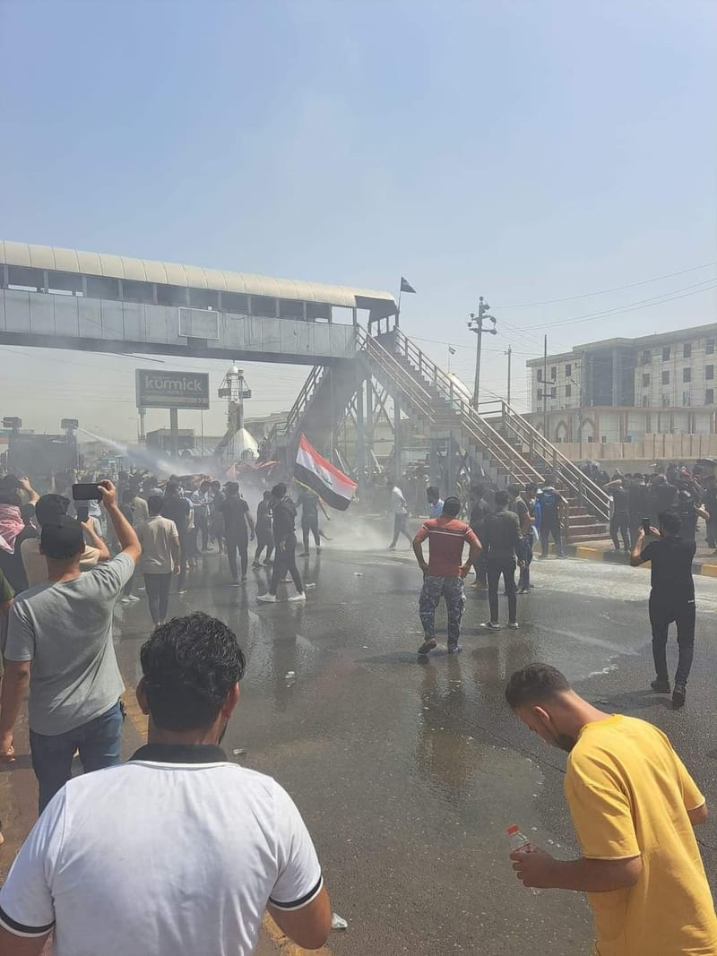 تصادم بين القوات الأمنية والخريجين التربويين وسط ميسان