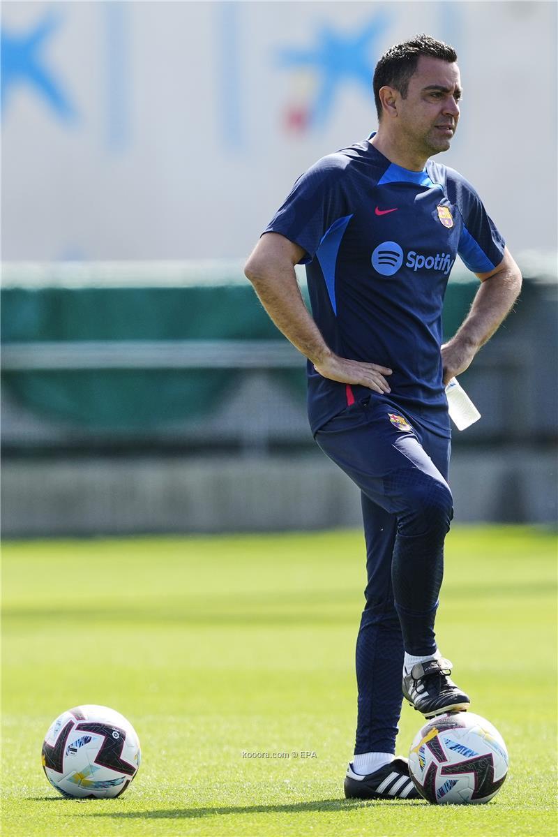 تشافي مدافعًا عن ميسي: لا نضع أنفسنا مكان الآخرين