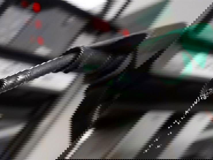 إحداهما تحتوي على أسلحة ومواد مخدرة.. غلق محطتي وقود لمخالفتهما الضوابط والتعليمات بكركوك