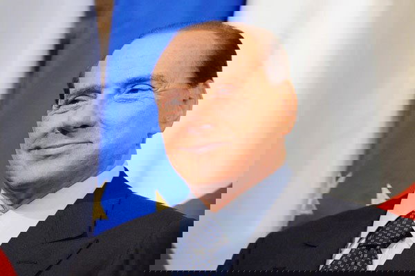 وفاة رئيس الوزراء الإيطالي الأسبق سيلفيو برلسكوني عن عمر ناهز 86 عاما