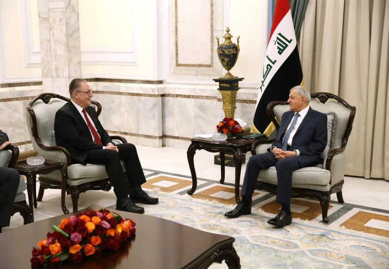 رئيس الجمهورية: وجود نحو 600 ألف نازح يعيشون أوضاعا صعبة بالعراق