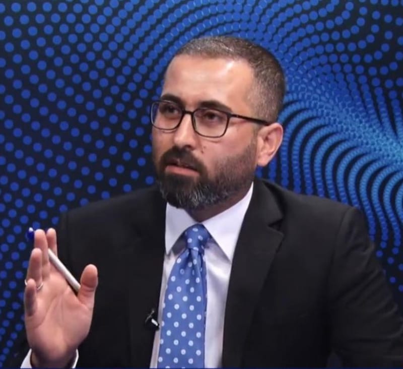 "الذكاء الاصطناعي يخلق عالمًا موازيًا"