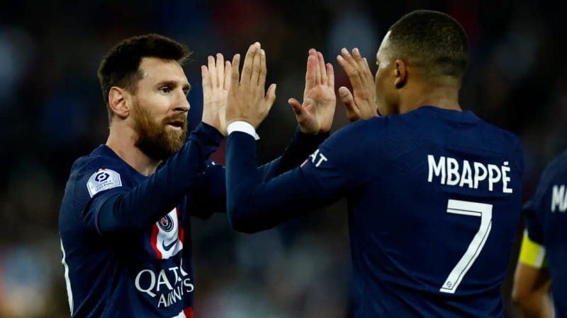 مبابي يهنئ ميسي بعيد ميلاده بكلمات عاطفية