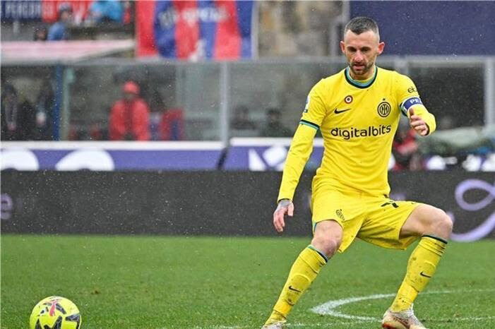 النصر السعودي يهزم برشلونة ويحسم صفقة بروزوفيتش