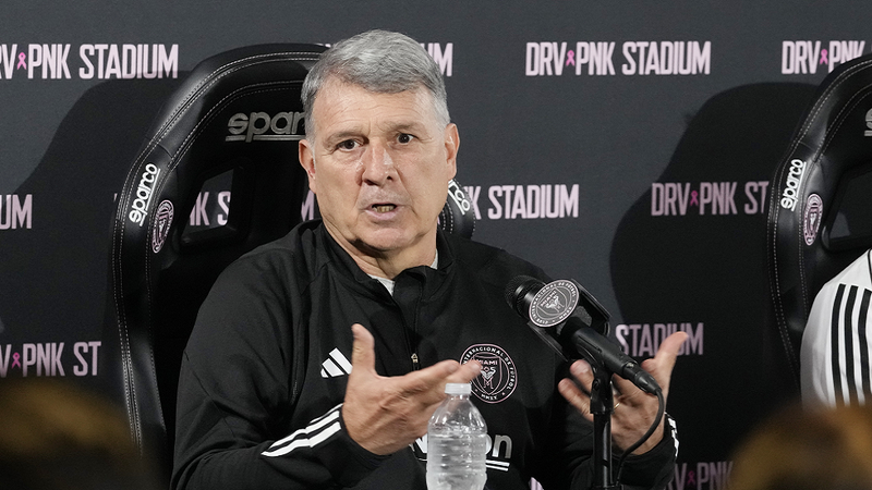 مدرب إنتر ميامي الجديد يحذر ميسي وبوسكيتس قبيل وصولهما للفريق