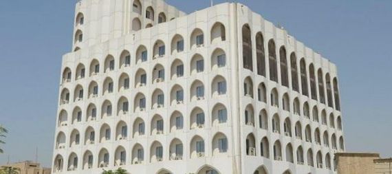 العراق يحذر من ردود أفعال "لايمكن حصرها" بعد الإساءة للقرآن