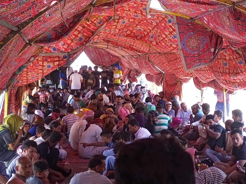 قطع طرق واعتصامات.. تظاهرات غاضبة بسبب انقطاع الكهرباء جنوبي العراق