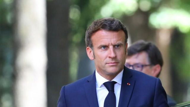 ماكرون يعلن عن قرار فرنسا تزويد كييف بصواريخ بعيدة المدى