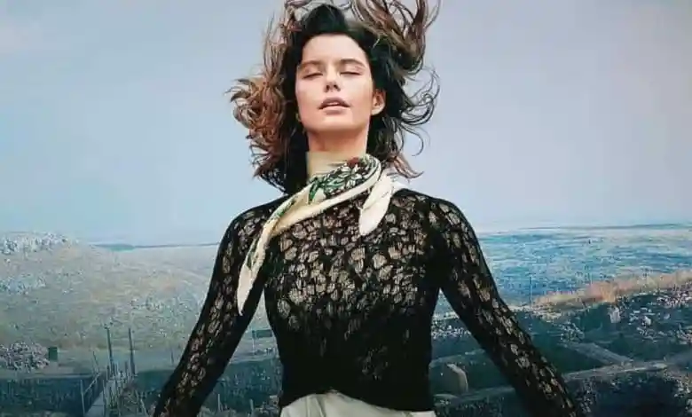 نجمة العشق الممنوع على كرسي متحرك