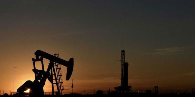 أسعار النفط تختتم تعاملات الأسبوع على ارتفاع يتجاوز الـ81 دولار للبرميل