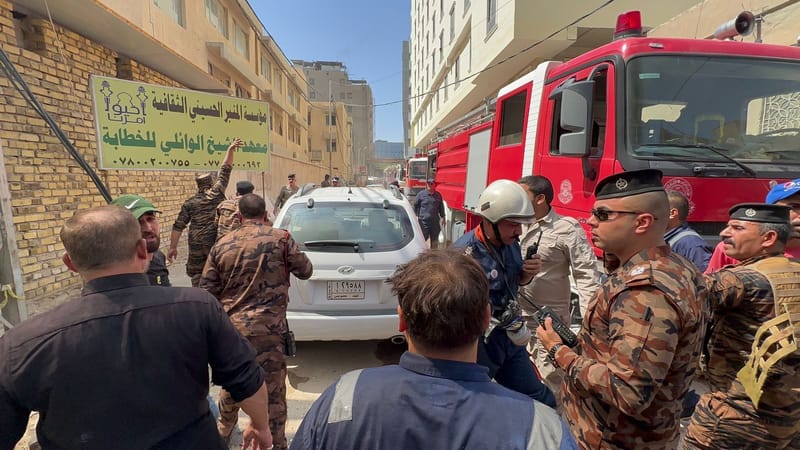 فرق الدفاع المدني تستنفر لإخماد حريق اندلع بفندق في المدينة القديمة بالنجف