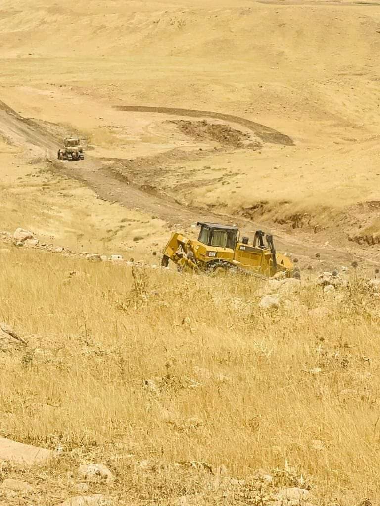 بالصور.. الجهد الهندسي في قيادة الحدود يواصل عمله لإكمال التحصينات الأمنية