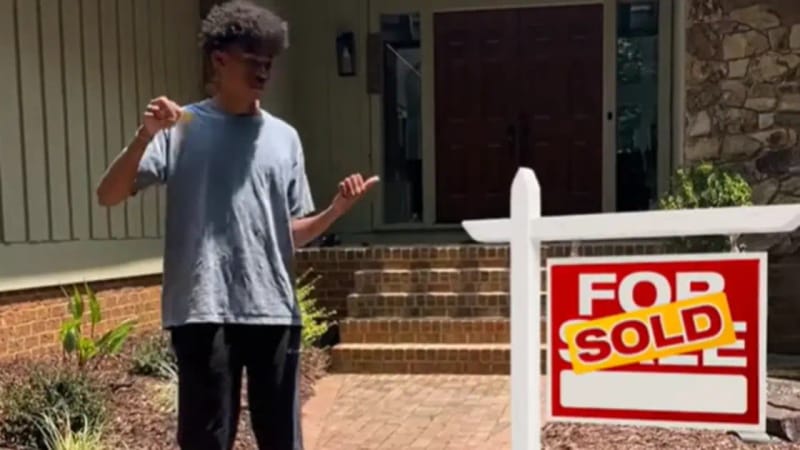 شاهد.. باع منزله من أجل حضور حفل ترافيس سكوت الملغي