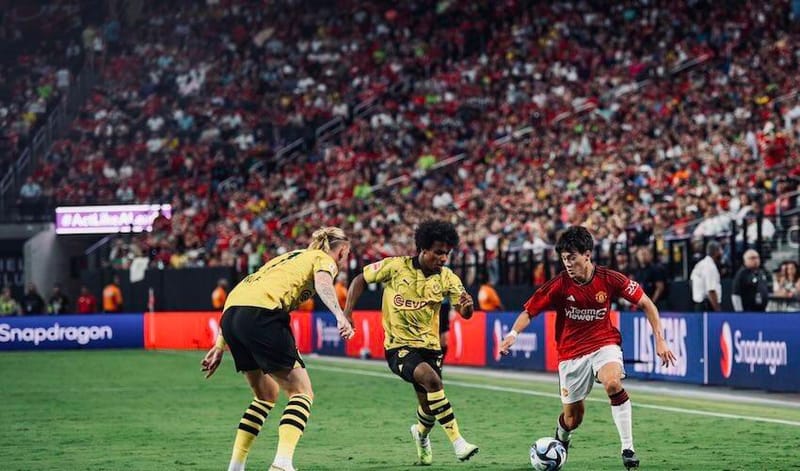 مانشستر يونايتد يسقط أمام دورتموند في مباراة أخطاء المدافعين