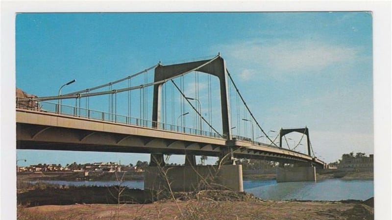 بالصورة.. انتشال جثث 3 أطفال من مقتربات الجسر المعلق وسط بغداد