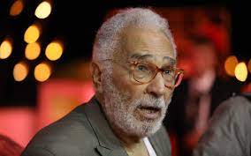 ممثل مصري مشهور يعتزل الفن نهائيا