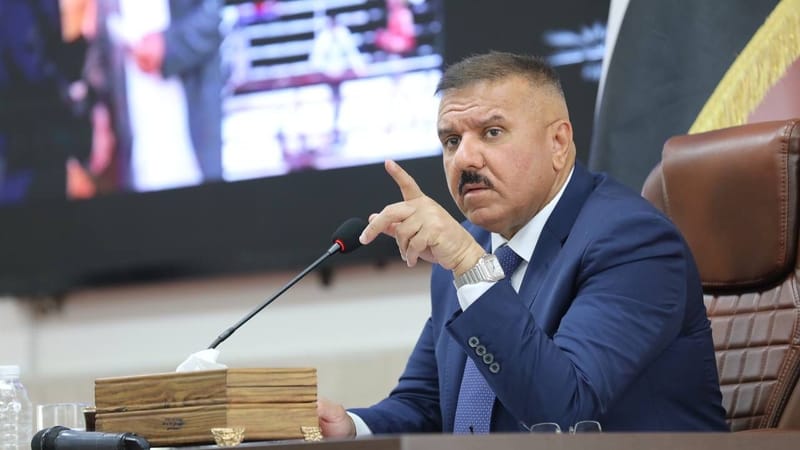 عدم التهاون وتوفير الأجواء المناسبة.. وزير الداخلية يحذر مديرية الأحوال المدنية والجوازات