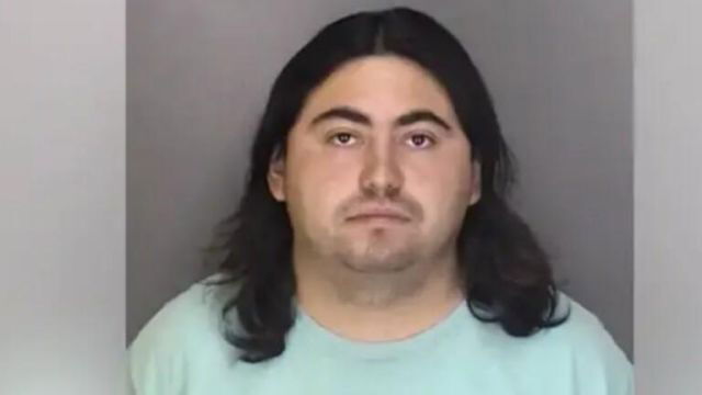 القبض على رجل أمريكي يتسلل إلى شقق النساء ويقوم بتصرف غريب أثناء نومهن