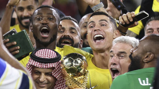 "أشعر بالفخر".. أول تعليق لرونالدو بعد تتويجه بلقبه الأول مع النصر السعودي