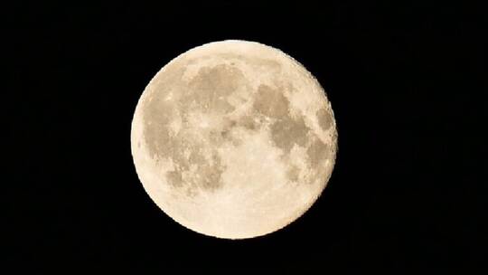 "لونا-25" ستدرس تأثير الرياح الشمسية على القمر