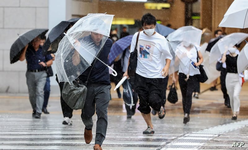 رياح عاتية وأمطار غزيرة.. عاصفة شديدة تضرب غرب اليابان