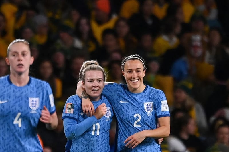 "اللبؤات الثلاث" إلى نهائي المونديال لمواجهة إسبانيا