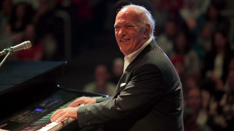 مصر.. الموسيقار الشهير عمر خيرت يعتذر عن حفل ويوجه رسالة لجمهوره