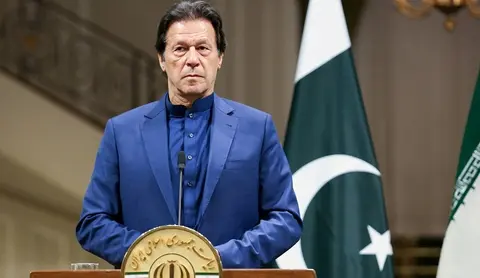 محكمة باكستانية تعلّق الحكم الصادر بحق عمران خان وتأمر بالإفراج عنه