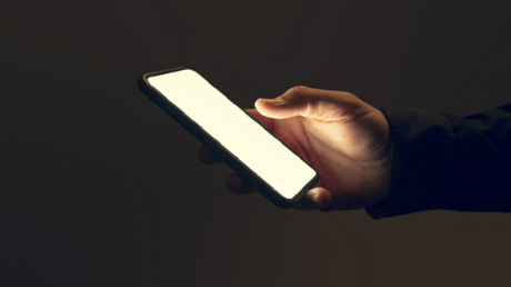 كيف توقف تنصت وتجسس هاتفك عليك الآن؟