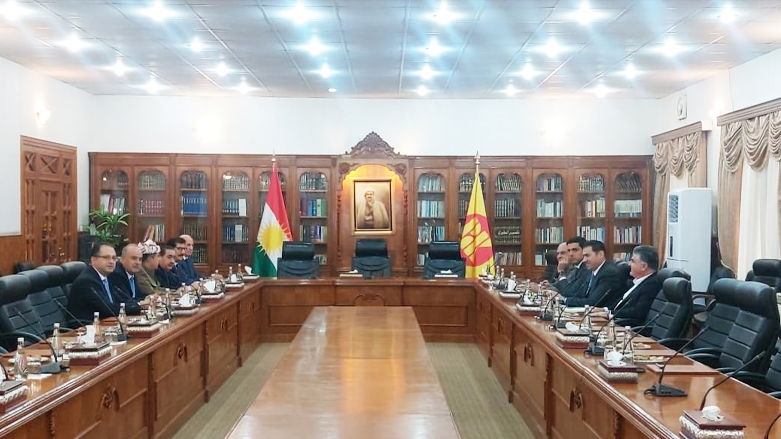 سياسي يؤشر "وهنًا كرديًا" بسبب خلافات الأحزاب.. صوت الإقليم ضعيف في بغداد