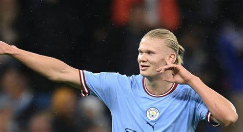 هالاند يتوج بجائزة لاعب الموسم في إنجلترا