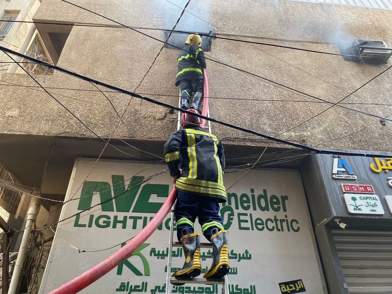 اندلاع حريق داخل مخزن للمواد الكهربائية بمنطقة الشورجة في بغداد