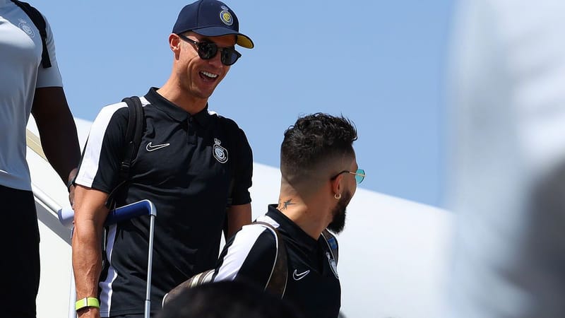 كيف كان رد فعل كريستيانو رونالدو على استقبال الجماهير عند وصوله إيران؟