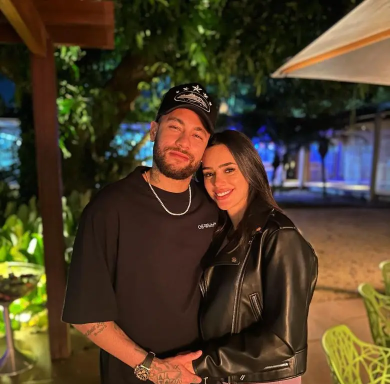 حبيبة نيمار برونا تعلن عن خيبة أملها منه للمرة الثانية