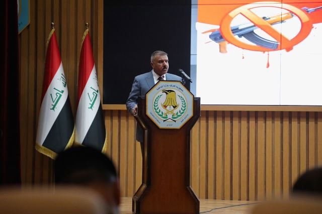 قريبًا.. وزير الداخلية يعلن افتتاح مكاتب لتسجيل الأسلحة في محافظات العراق كافة