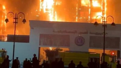 حريق هائل في مقر مديرية الأمن في مدينة الإسماعيلية المصرية