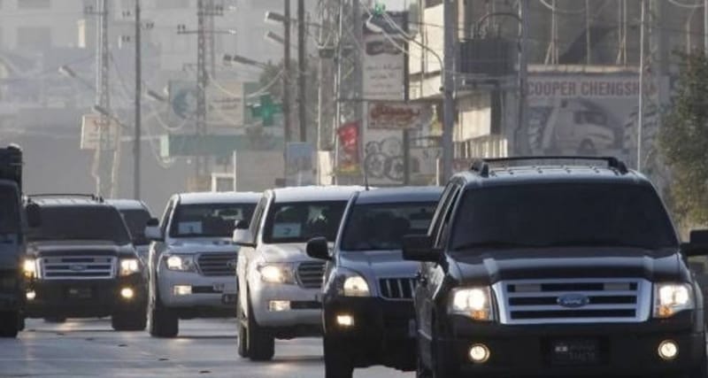 رئيس الوزراء يوجه بتقليص أعداد الحمايات ومنع حركة العجلات المكشوفة الحاملة للمقاتلين والأسلحة