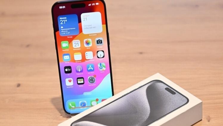 سيارات "BMW" تتسبب بمشكلات لهواتف "آيفون15