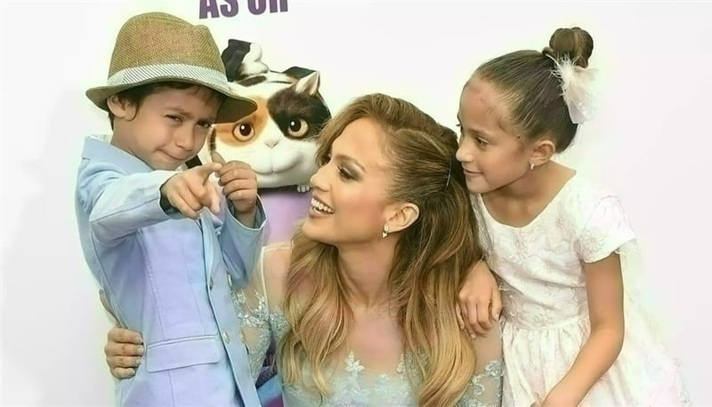 جنيفر لوبيز تعترف بفقدان الأمان والثقة بعد إنجاب ولديها التوأم