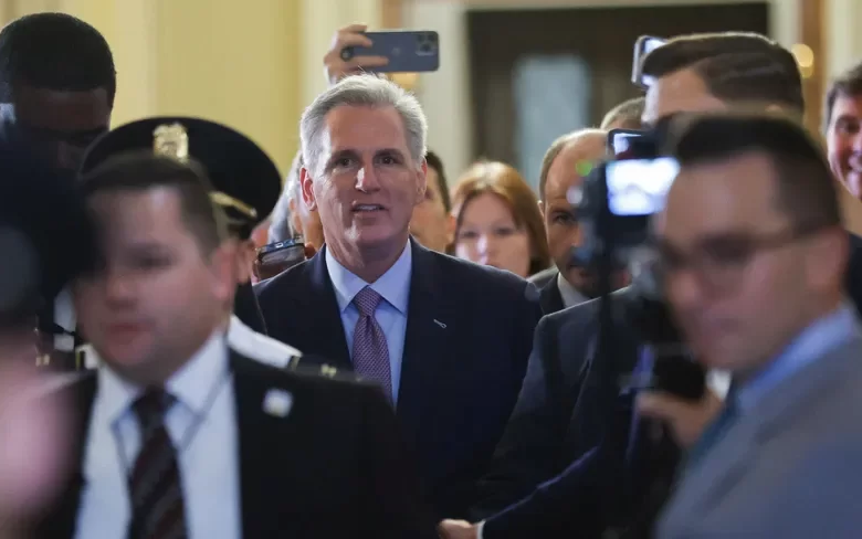 مجلس النواب الأمريكي يعزل رئيسه من منصبه للمرة الأولى في تاريخ البلاد