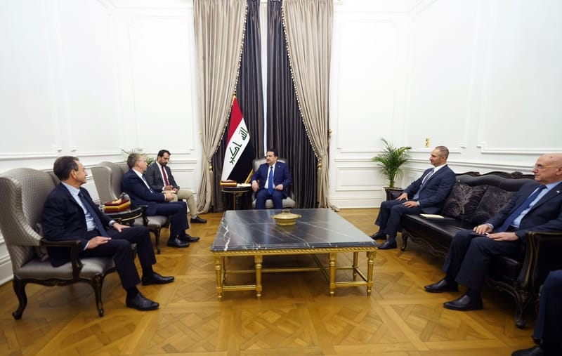 رئيس الوزراء ومستشار بالرئاسة الفرنسية يبحثان زيارة ماكرون الى العراق