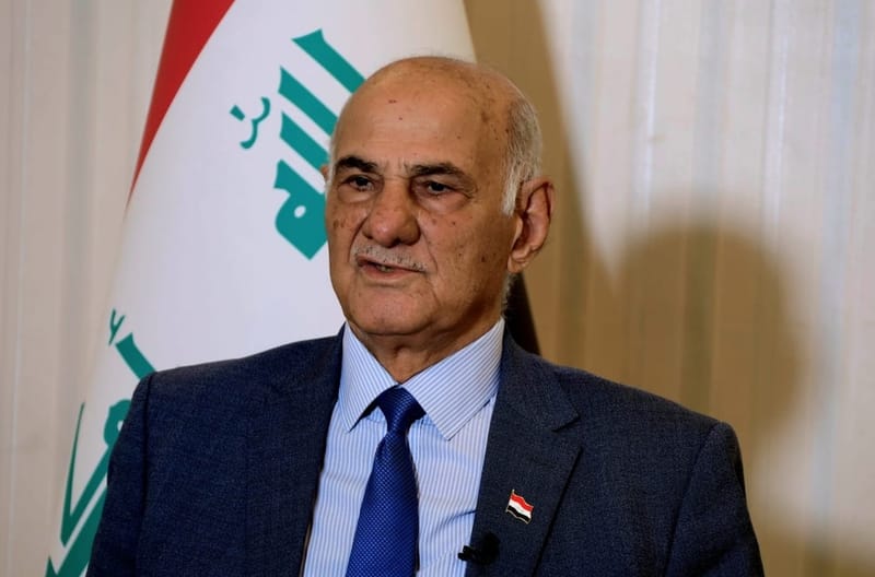 وزير الموارد المائية يؤكد الاستمرار بإزالة الترسبات من ضفاف دجلة